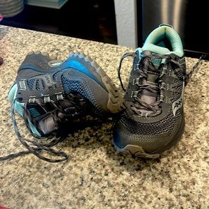 Saucony New shoes worn once. Size 6 excellent condition.